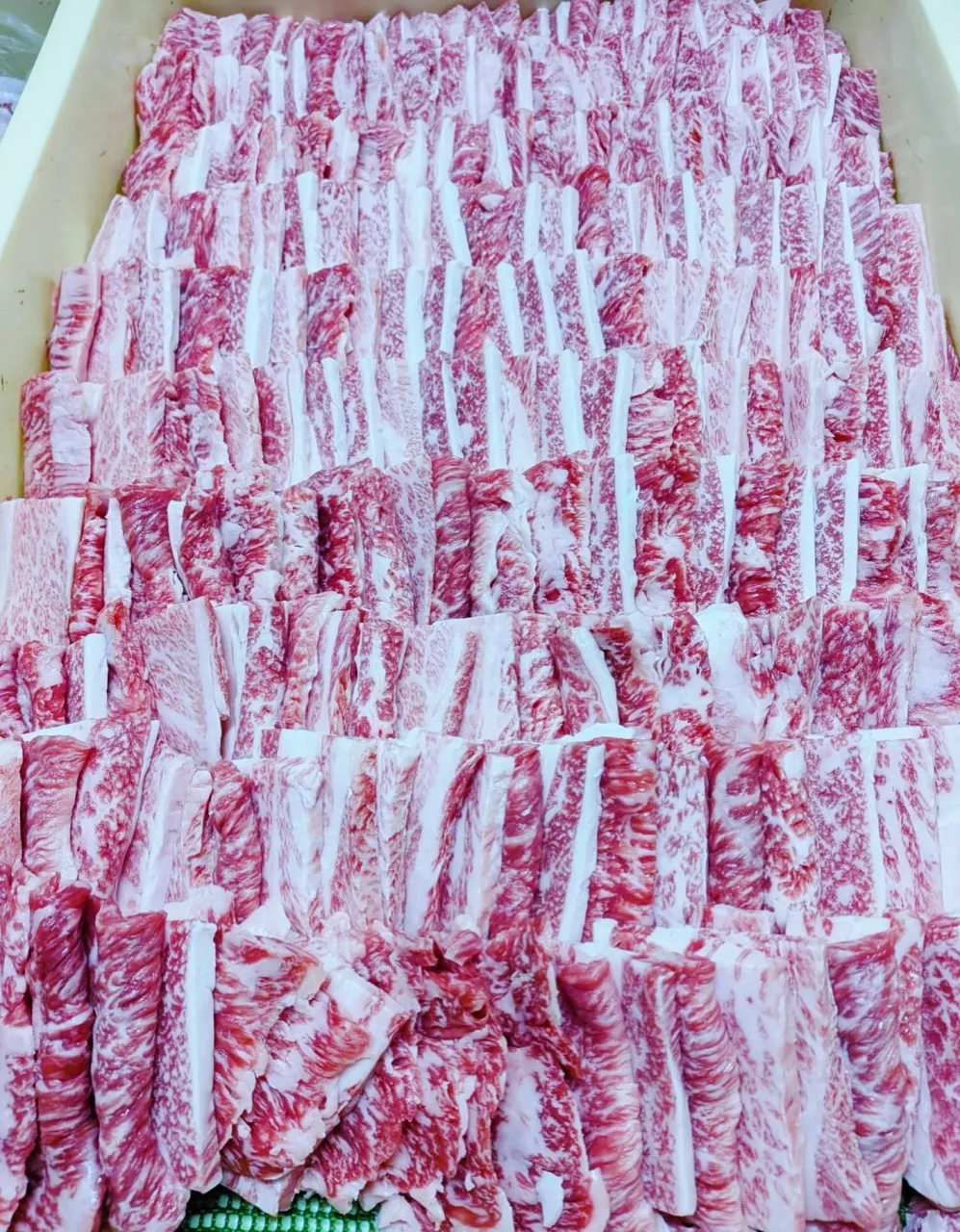 新鮮な肉、あなたの週末のごちそうにいかがでしょうか?🥳