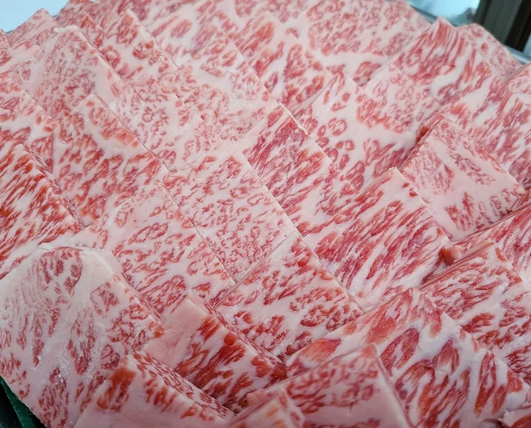 週末がやってきました✨姫路のびっくり市で新鮮なお肉が並んでい...